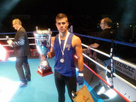 Iglesias, cede el t&iacute;tulo mundial a los puntos